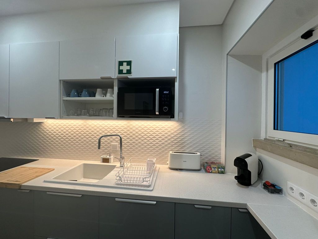 Cozinha Feel Faro — bancada e equipamentos