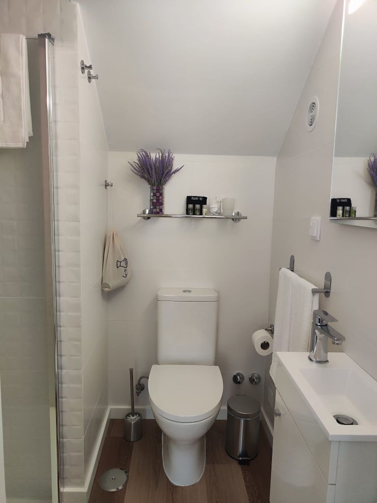 Jacarandás — casa de banho privativa